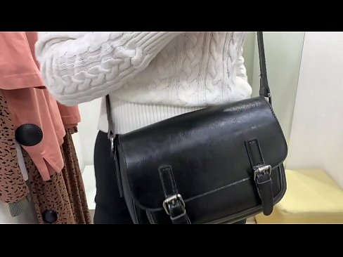 ❤️ אוננות פומבית של הכלבה הצעירה פרלברי עם דילדו בחדר המתאים ❤❌ פאקינג אצלנו ️❤